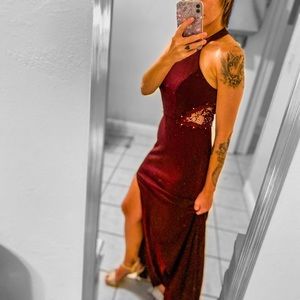 Size 5 in dress, Size 7 in heels. Both are included. Worn once for a wedding.